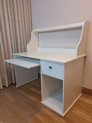 Mesa de estudio IKEA blanca – mejoras incluidas