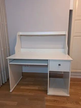 Mesa de estudio IKEA blanca – mejoras incluidas