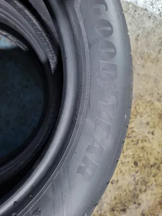 2 Neumáticos 235/55/18 Goodyear