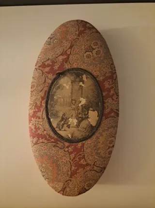 Antigua caja confitería cartón ovalada tapa tela