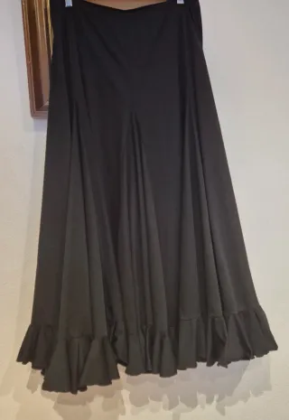 Falda flamenca negra con volantes M por 22 euros