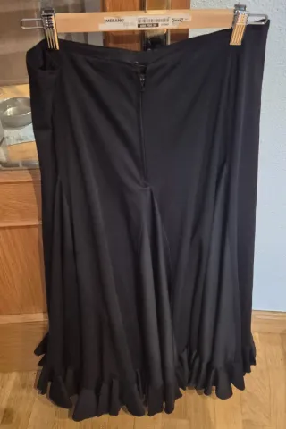 Falda flamenca negra con volantes M por 22 euros