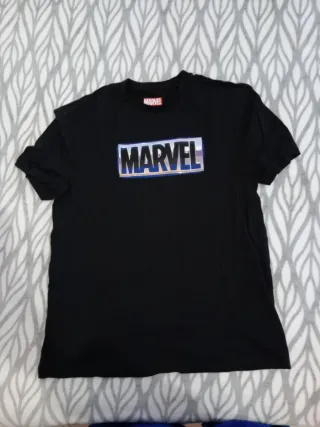 Camiseta Marvel Negra