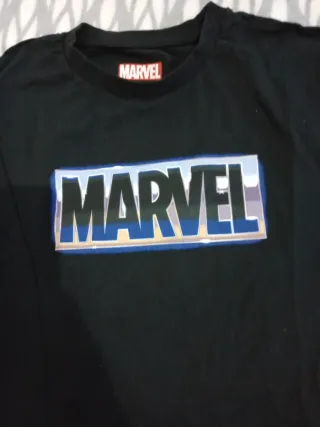 Camiseta Marvel Negra