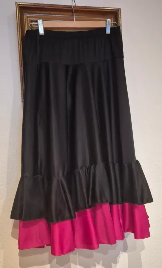 Falda Flamenco Negra y Fucsia Talla Única 15 euros
