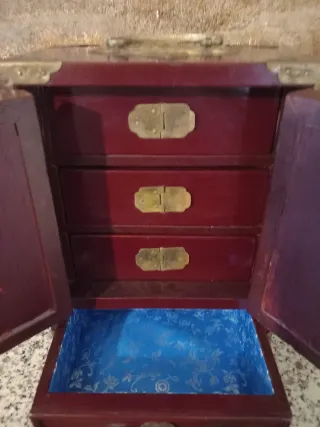 Antiguo joyero chino