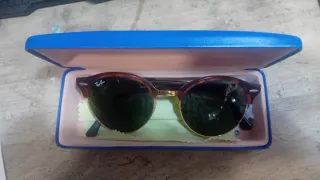 Gafas de sol Ray-Ban marrones y doradas