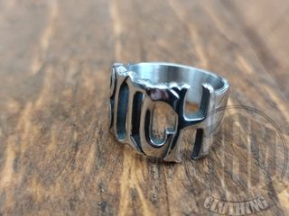 Anello BITCH