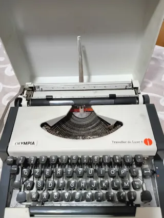 Macchina da scrivere OLYMPIA