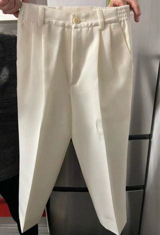 Traje azul marino con detalles dorados