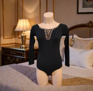 Body elegante negro manga larga