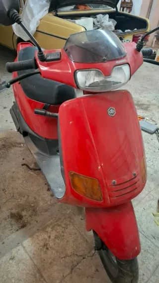 Piaggio Scooter Negro/Rojo