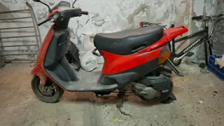 Piaggio Scooter Negro/Rojo