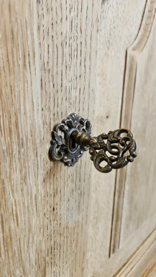 Aparador antiguo de madera