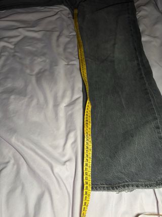 Pantalón vaquero recto Zara gris