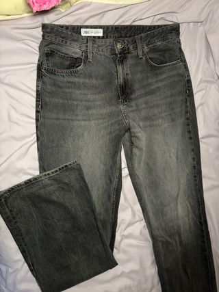 Pantalón vaquero recto Zara gris