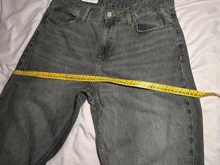 Pantalón vaquero recto Zara gris