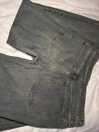 Pantalón vaquero recto Zara gris