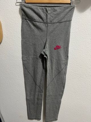 Leggings Nike grises con logo rosa