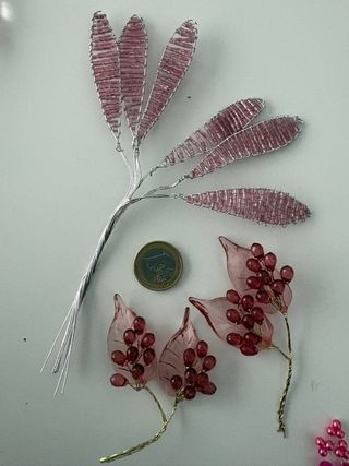 Lote aplicaciones decorativas flores y bayas