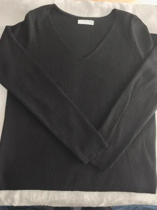 Camiseta negra cuello pico talla XL