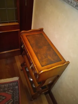 Alacena de madera con cajón y estantes