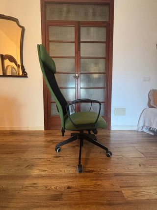 Silla de oficina ergonómica verde