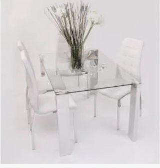 Mesa de comedor de cristal y metal