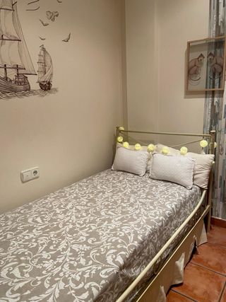 Estructura de cama de hierro forjado color beige