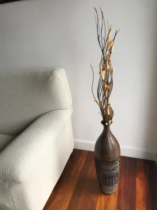 Jarrón de metal hecho en India