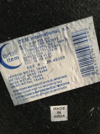 Jarrón de metal hecho en India