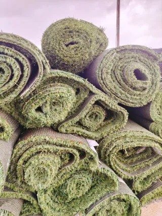 CÉSPED ARTIFICIAL DÉ CAMPOS DÉ FUTBOL RECICLADOS