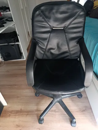 Silla de oficina con ruedas