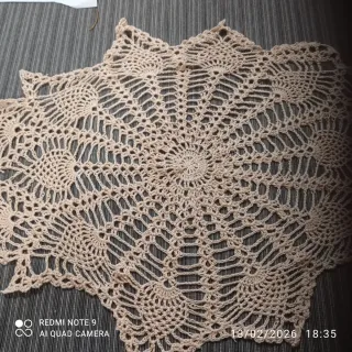 Paño de mesa hecho a ganchillo