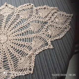 Paño de mesa hecho a ganchillo