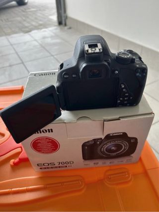 Canon EOS 700D Kit Obiettivo EF-S 18-55 IS STM