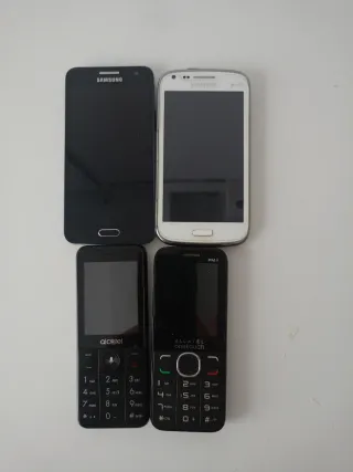 Se vende teléfonos móviles antiguos para piezas