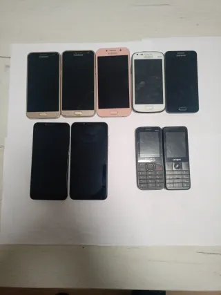 Se vende teléfonos móviles antiguos para piezas