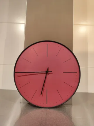 Reloj de pared moderno.