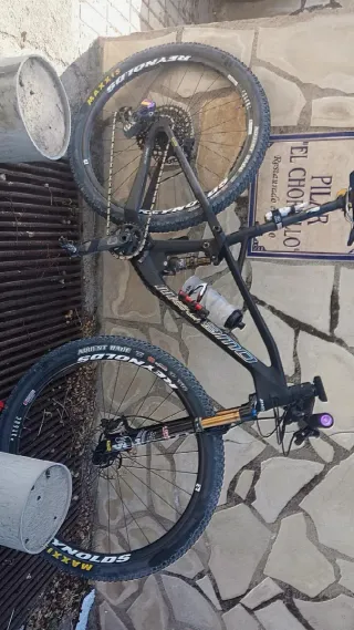 Megamo Track AXS Race