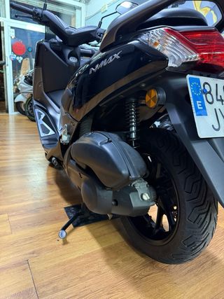 Yamaha N-MAX 125 Maxi Scooter