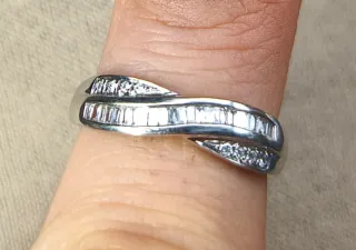 Anillo infinito Oro Blanco y Brillantes