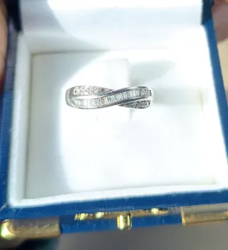 Anillo infinito Oro Blanco y Brillantes