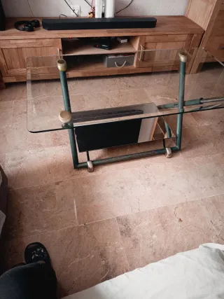 Mesa de centro cristal y metal verde