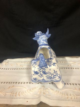 Vaca de cerámica portuguesa azul y blanca 21x18