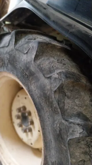 Lote Tractor Viñedo + Arados + Atomizador+ sarment