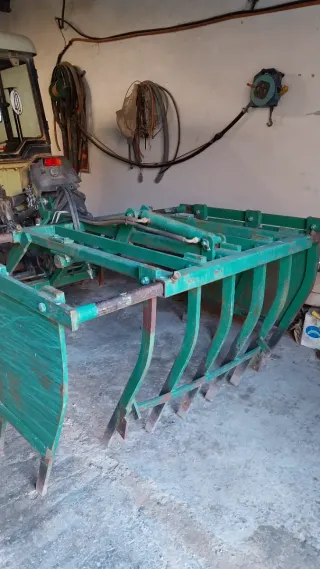 Lote Tractor Viñedo + Arados + Atomizador+ sarment