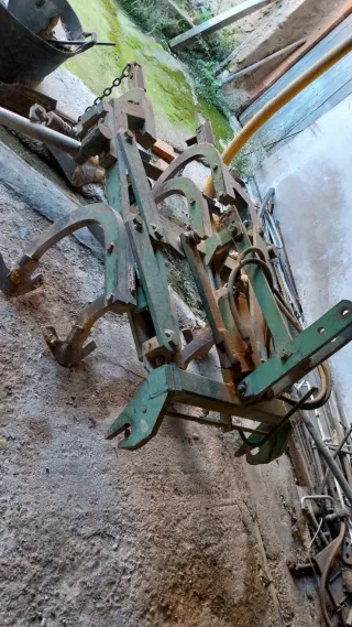 Lote Tractor Viñedo + Arados + Atomizador+ sarment