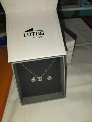 Colgante y pendientes Lotus Silver
