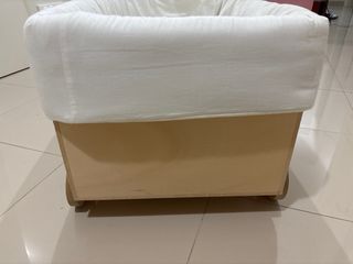 Juguetero de madera con ruedas